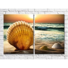 Картина ArtPoster Large seashell in the sand against the background of the sea (3453736)