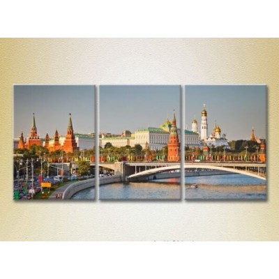 Картина Magic Color Triptych View of the Kremlin (2658433)