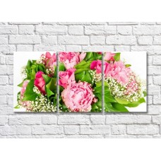 Картина Gallerix Pink flowers and green leaves in a bouquet (500599)