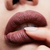 Ruj de buze MAC Retro Matte Liquid Lipstick Topped with Brandy